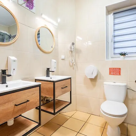 Goscinne Oliwia & Laura I ルミア