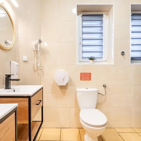 Goscinne Oliwia & Laura I ホームステイ *