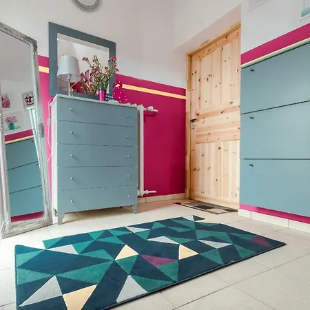 Goscinne Oliwia & Laura I ホームステイ *