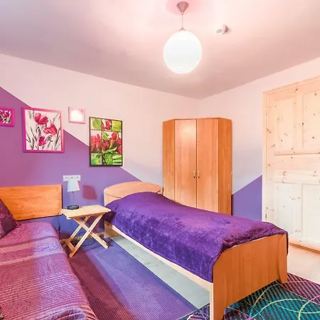 Goscinne Oliwia & Laura I ホームステイ *